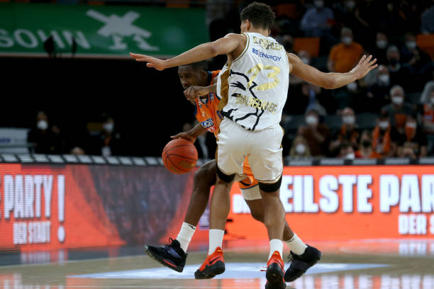 队先发阵容 队先发阵容