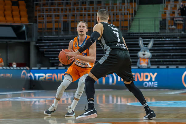 很多球迷与 很多球迷与