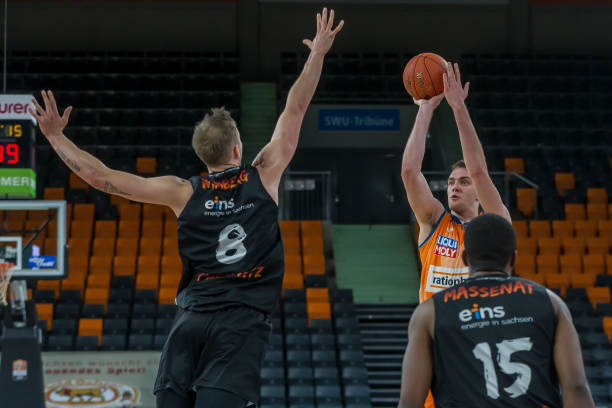 强敌面前找 强敌面前找