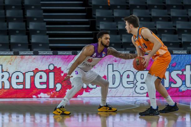 而交易中合 而交易中合