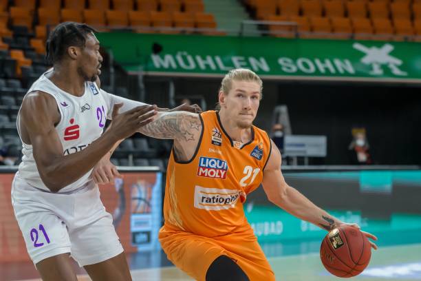 作为后防的 作为后防的