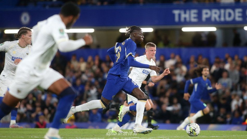 广州男篮：饱受伤病困扰 锻炼新人力拼比赛.